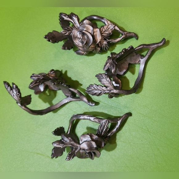 4 pewter napkin rings and a pewter pate knife - Picture 4 of 5